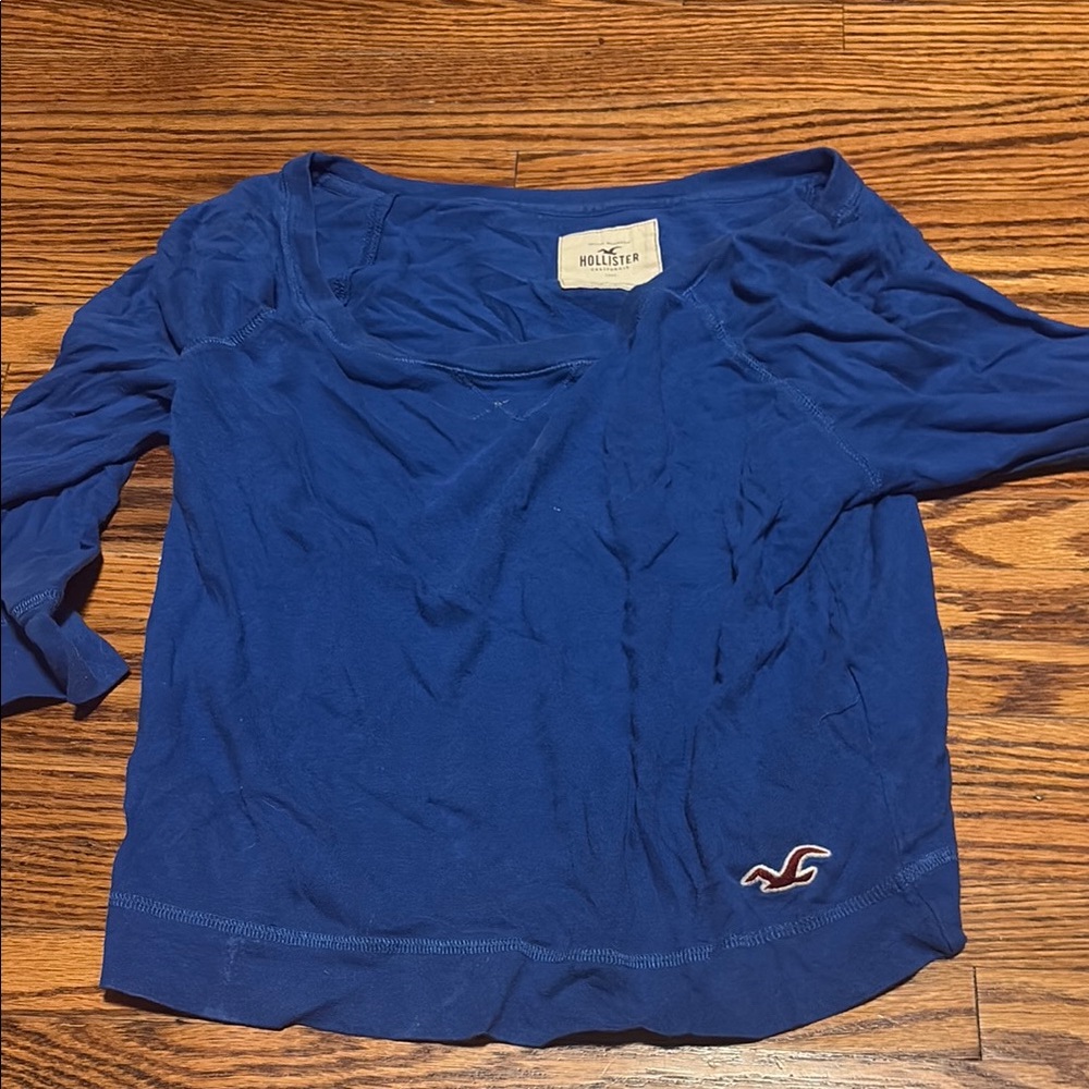 Hollister Women's Deep Blue Off-the-shoulder top